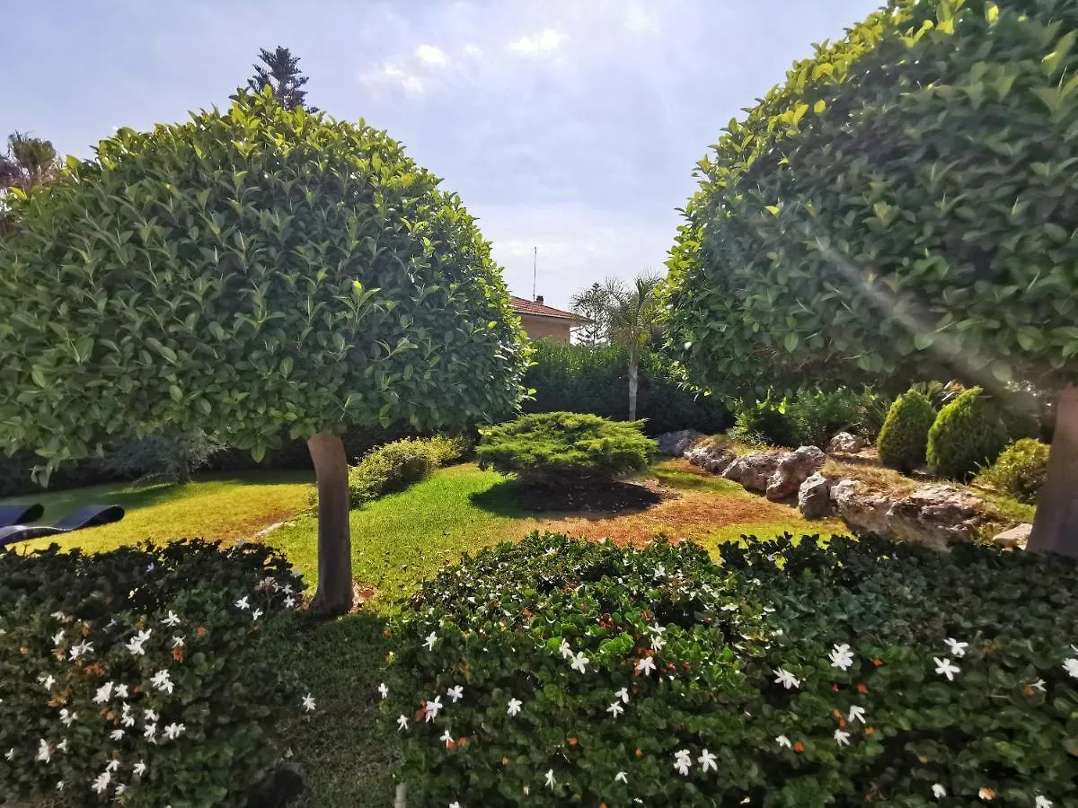 Villa Arenile: Beachfront Oasis with Private Sea Access Fontane Bianche Italy