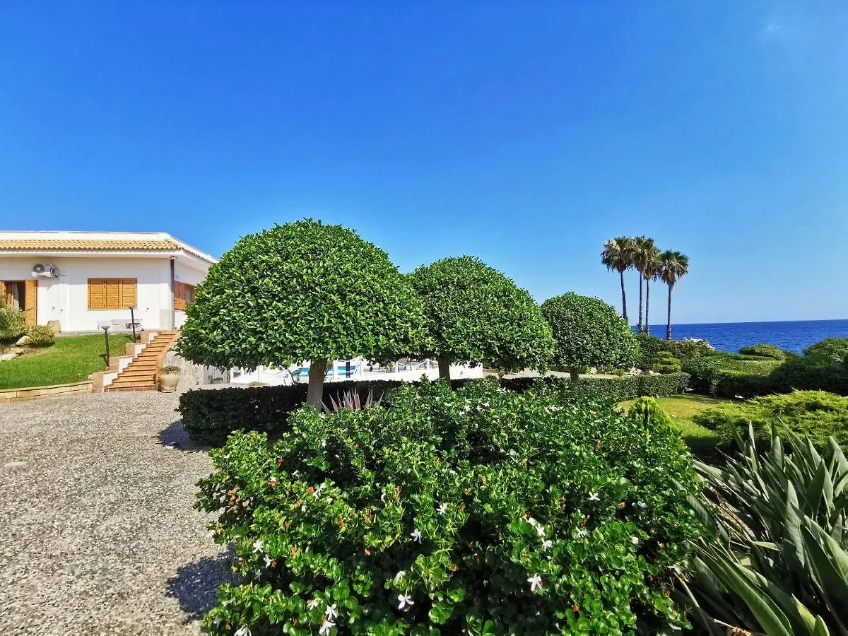 Villa Arenile: Beachfront Oasis with Private Sea Access Fontane Bianche