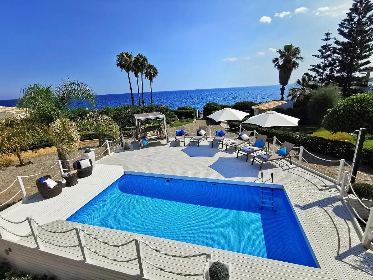 Villa Arenile: Beachfront Oasis with Private Sea Access Fontane Bianche 0*,