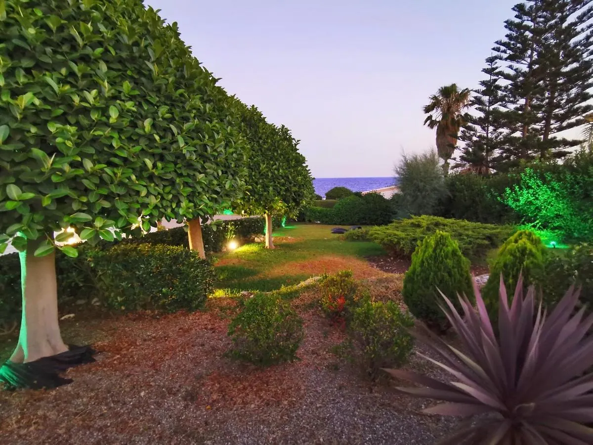 Villa Arenile: Beachfront Oasis with Private Sea Access Fontane Bianche