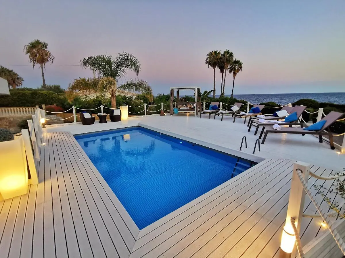 Villa Arenile: Beachfront Oasis with Private Sea Access Fontane Bianche