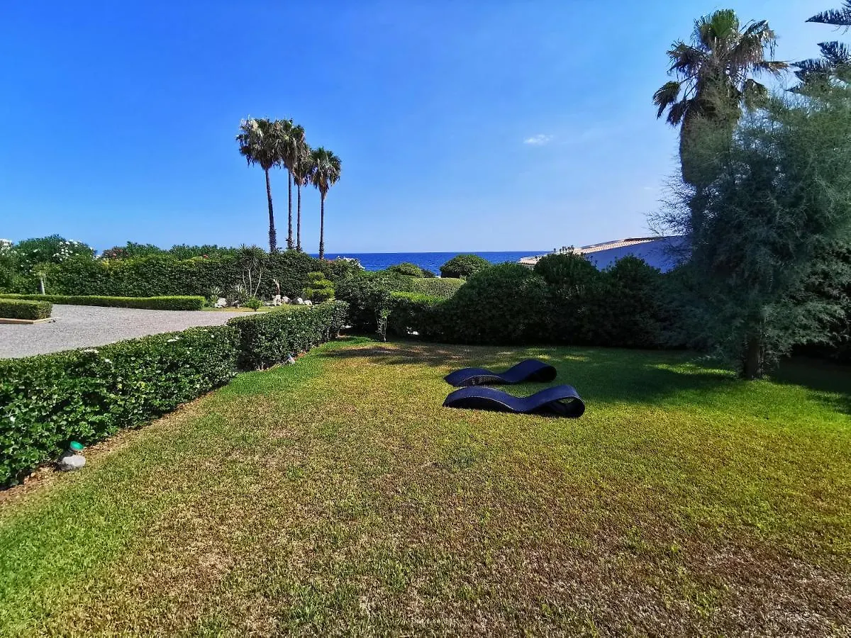 Villa Arenile: Beachfront Oasis with Private Sea Access Fontane Bianche