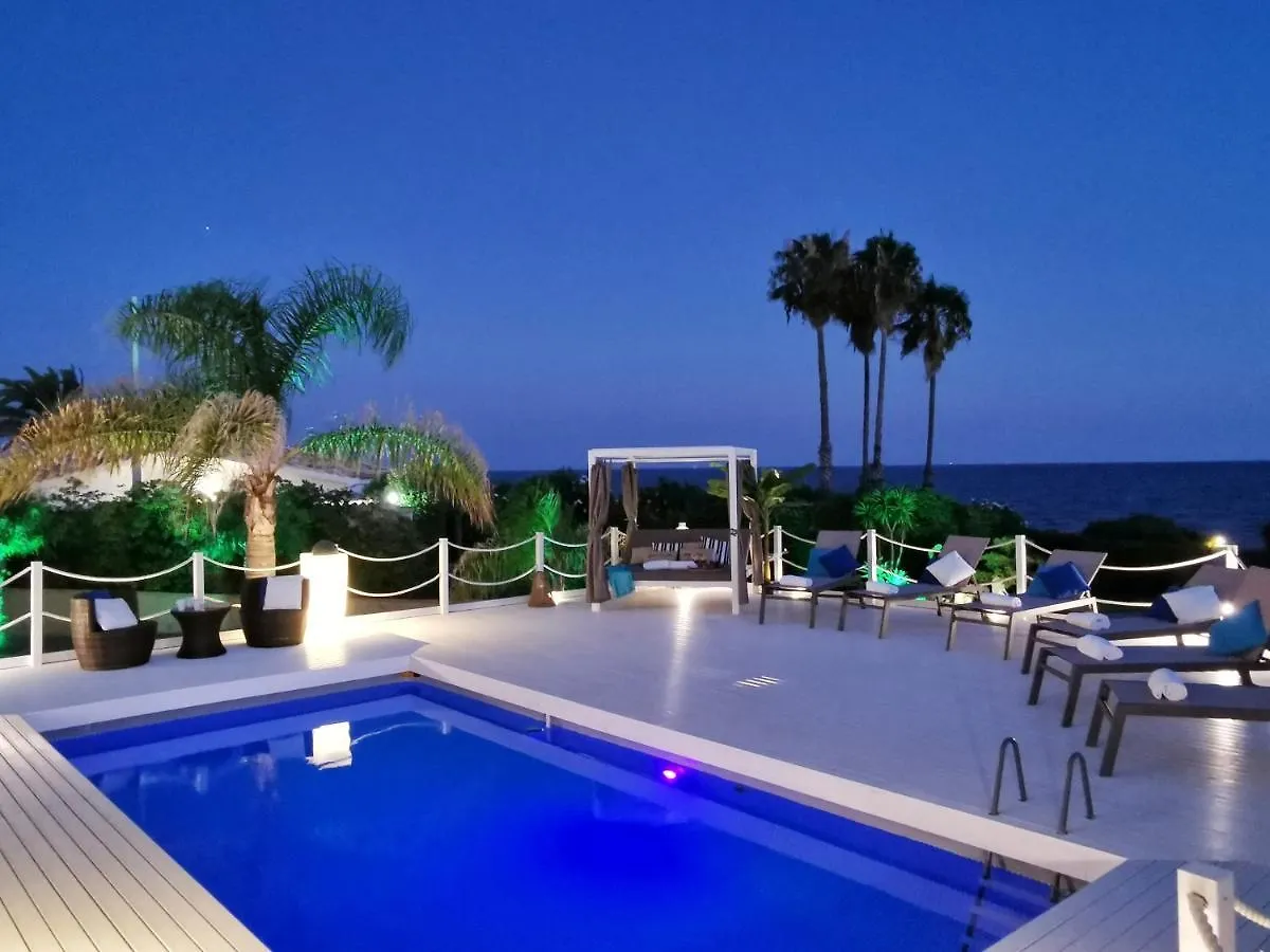 Villa Arenile: Beachfront Oasis with Private Sea Access Fontane Bianche