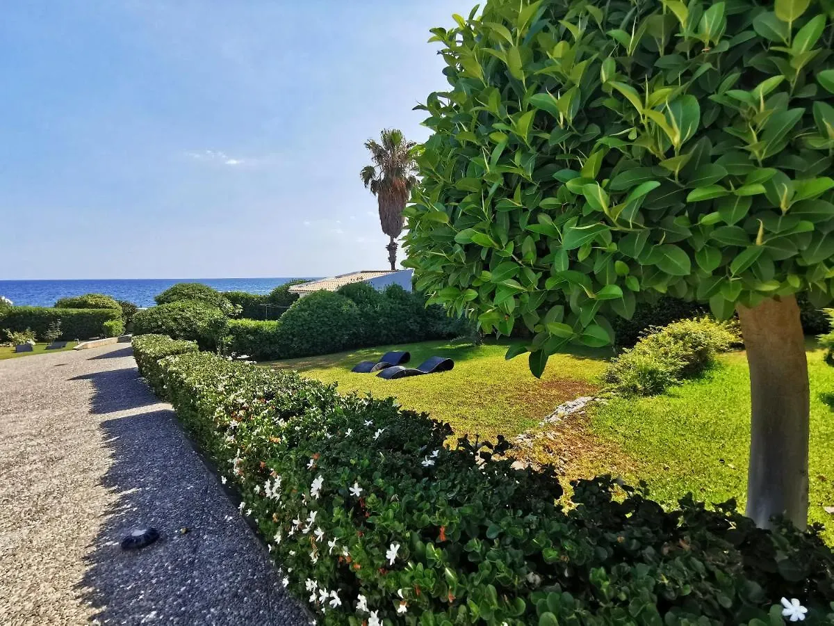 Villa Arenile: Beachfront Oasis with Private Sea Access Fontane Bianche