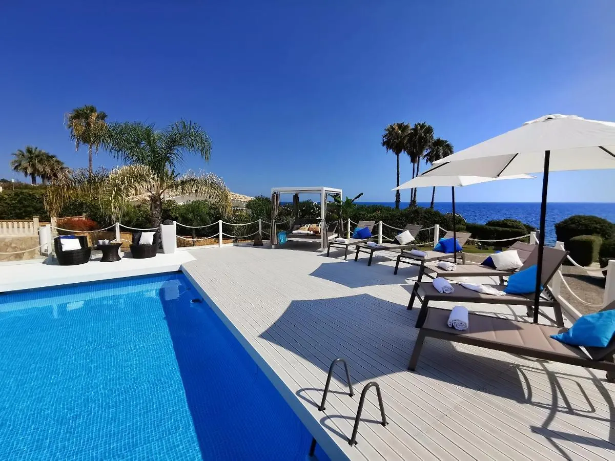 Villa Arenile: Beachfront Oasis with Private Sea Access Fontane Bianche