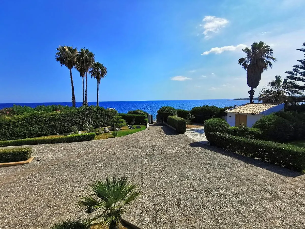 Villa Arenile: Beachfront Oasis with Private Sea Access Fontane Bianche