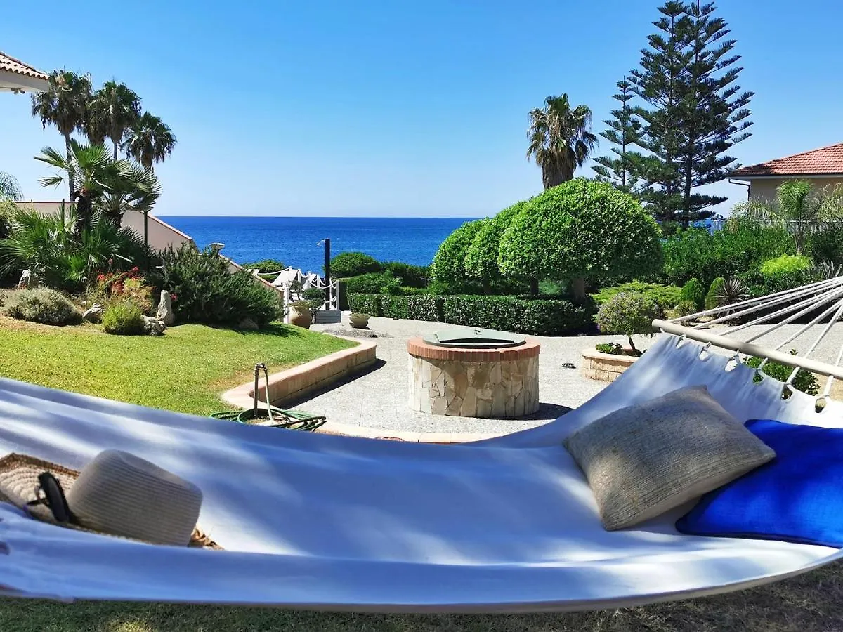 Villa Arenile: Beachfront Oasis with Private Sea Access Fontane Bianche Italy