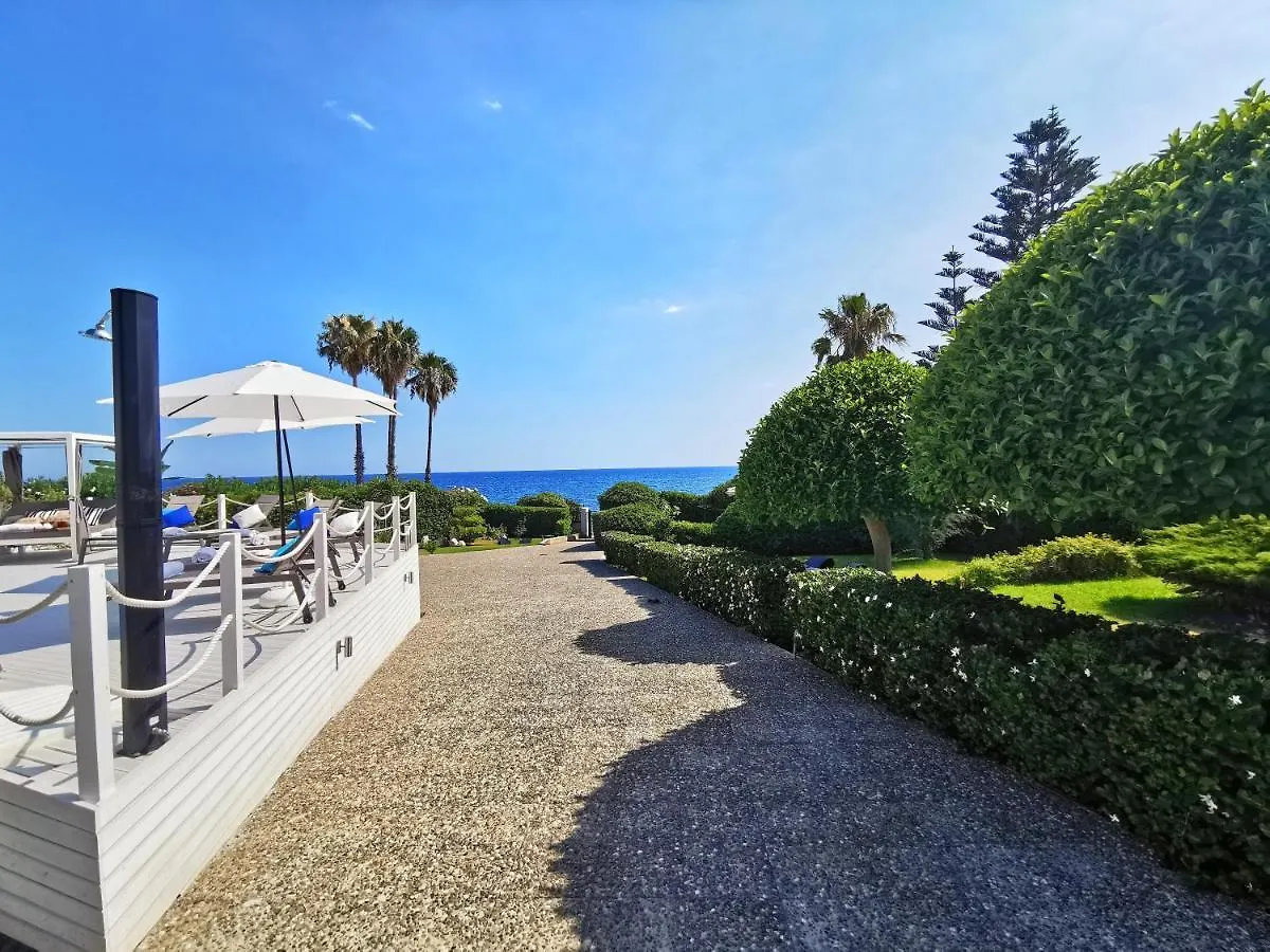 Villa Arenile: Beachfront Oasis with Private Sea Access Fontane Bianche