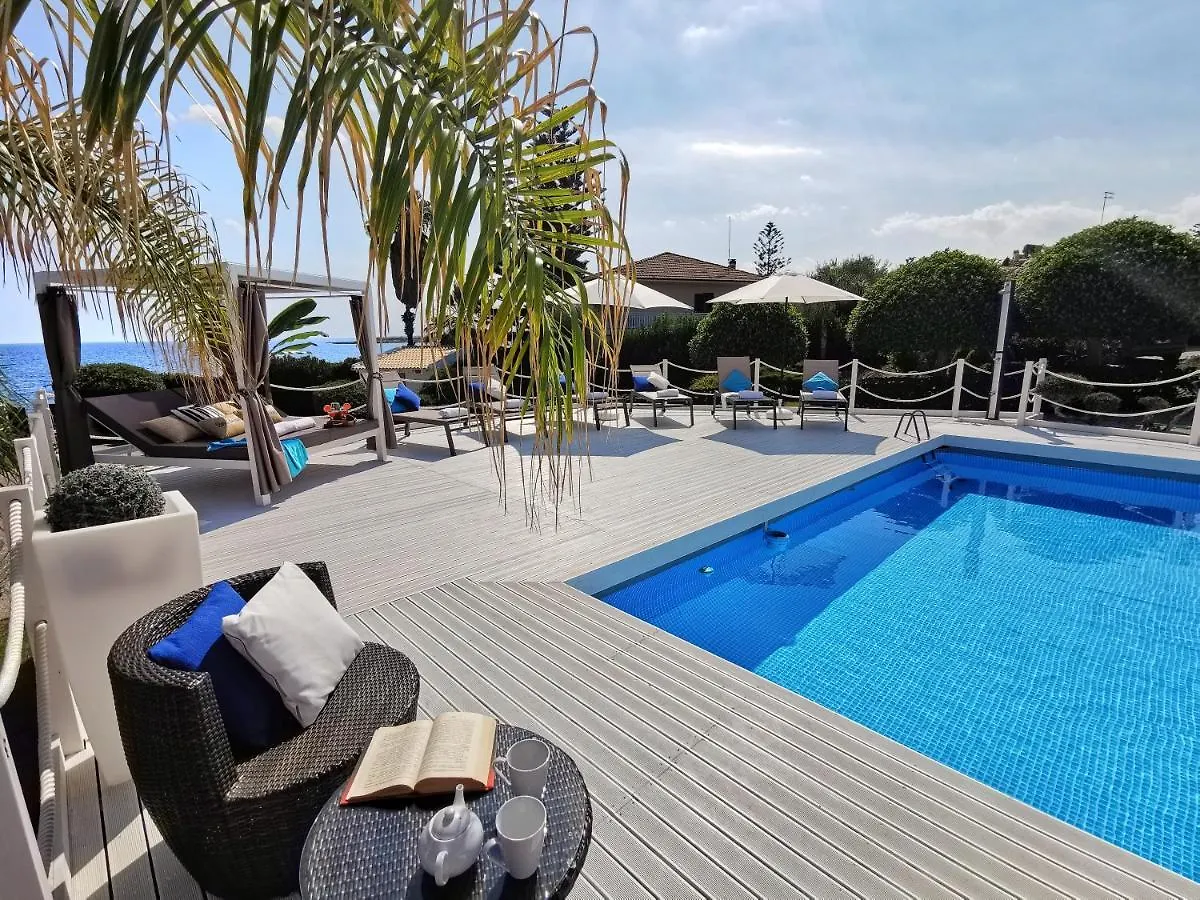 Villa Arenile: Beachfront Oasis with Private Sea Access Fontane Bianche