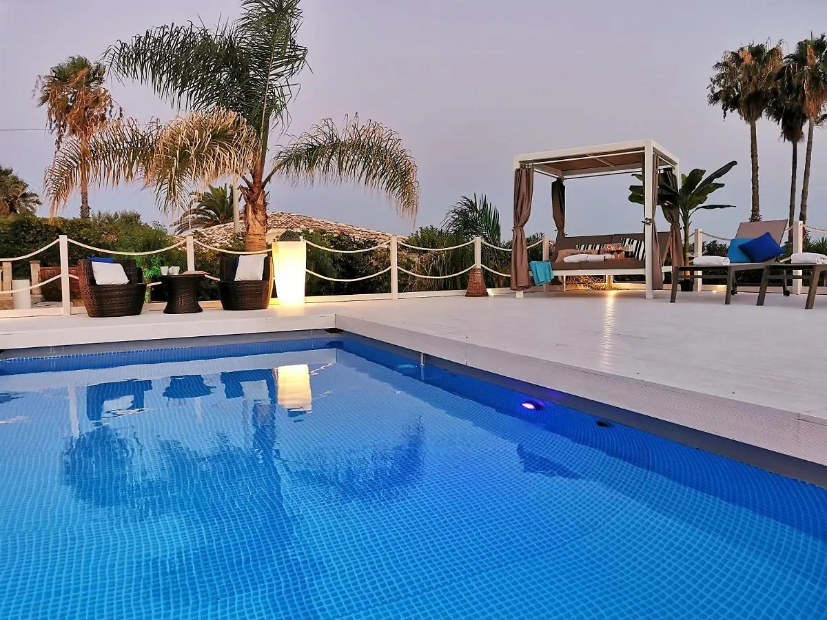 Villa Arenile: Beachfront Oasis with Private Sea Access Fontane Bianche
