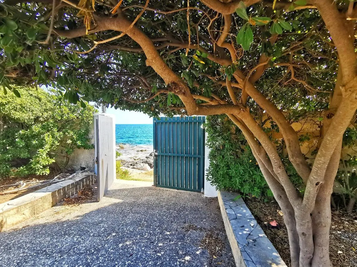 Villa Arenile: Beachfront Oasis with Private Sea Access Fontane Bianche 0*,