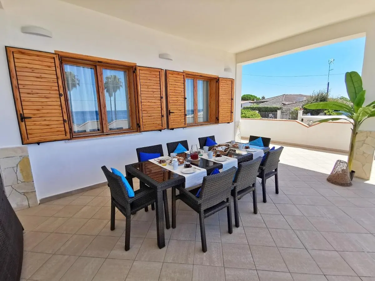 Villa Arenile: Beachfront Oasis with Private Sea Access Fontane Bianche