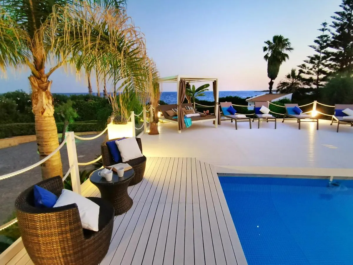 Villa Arenile: Beachfront Oasis with Private Sea Access Fontane Bianche