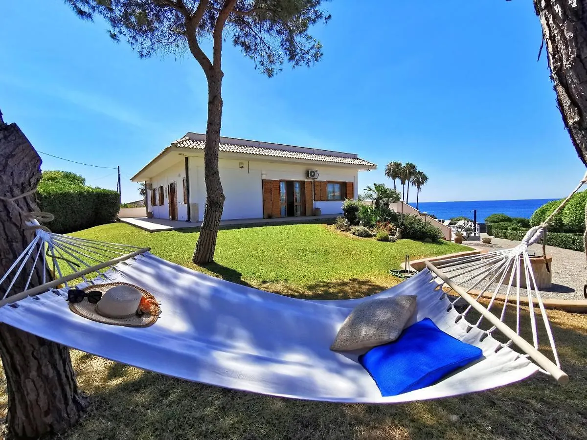 Villa Arenile: Beachfront Oasis with Private Sea Access Fontane Bianche