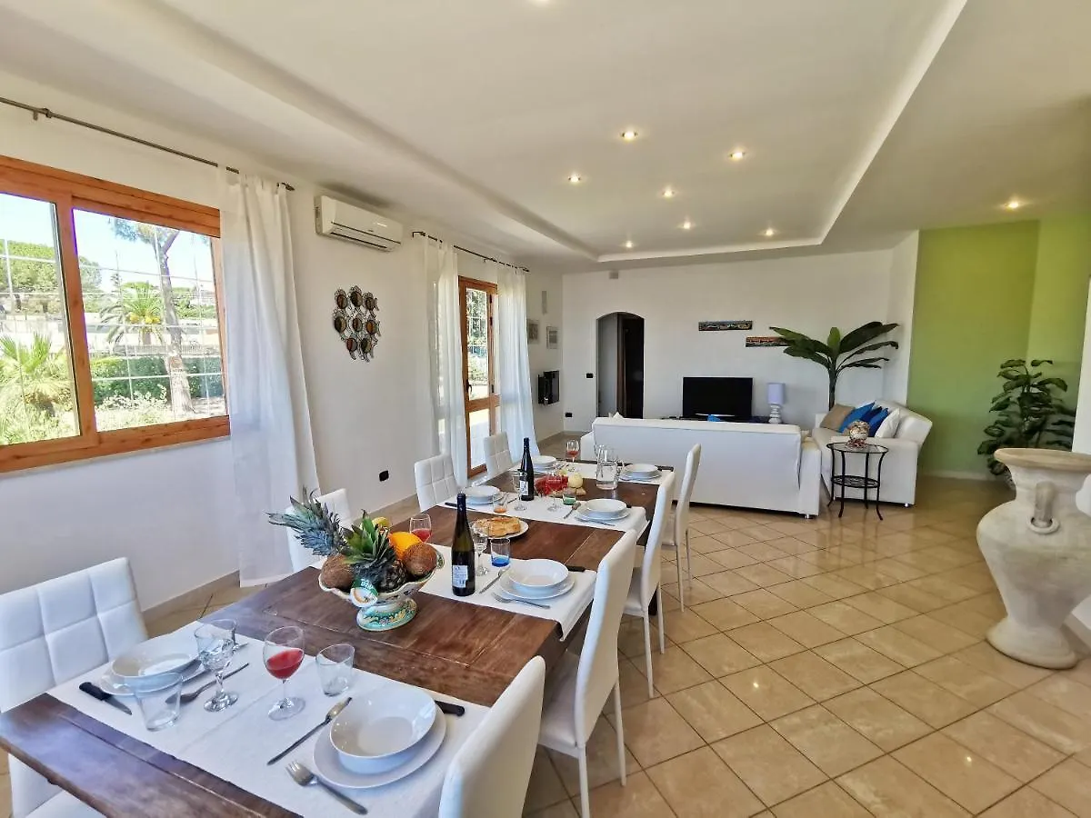Villa Arenile: Beachfront Oasis with Private Sea Access Fontane Bianche