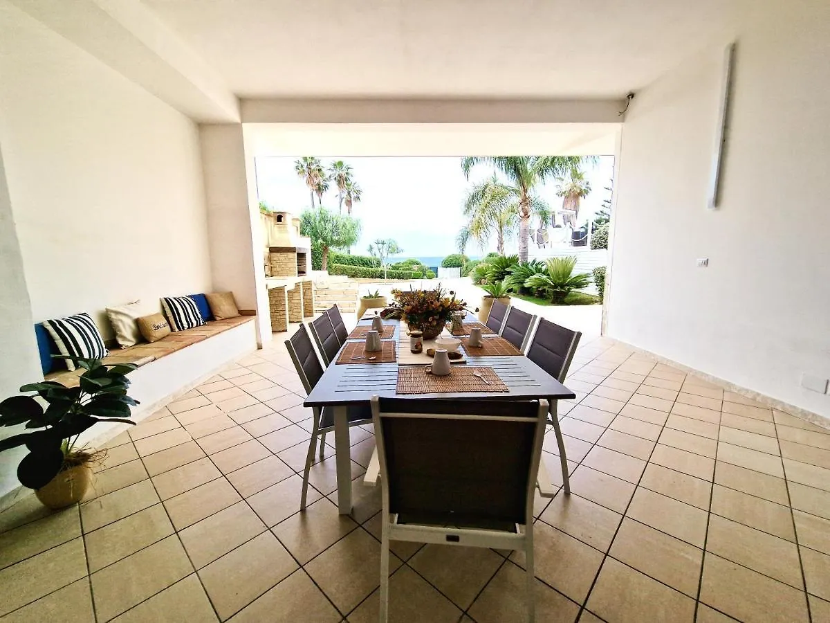 Villa Arenile: Beachfront Oasis with Private Sea Access Fontane Bianche 0*,