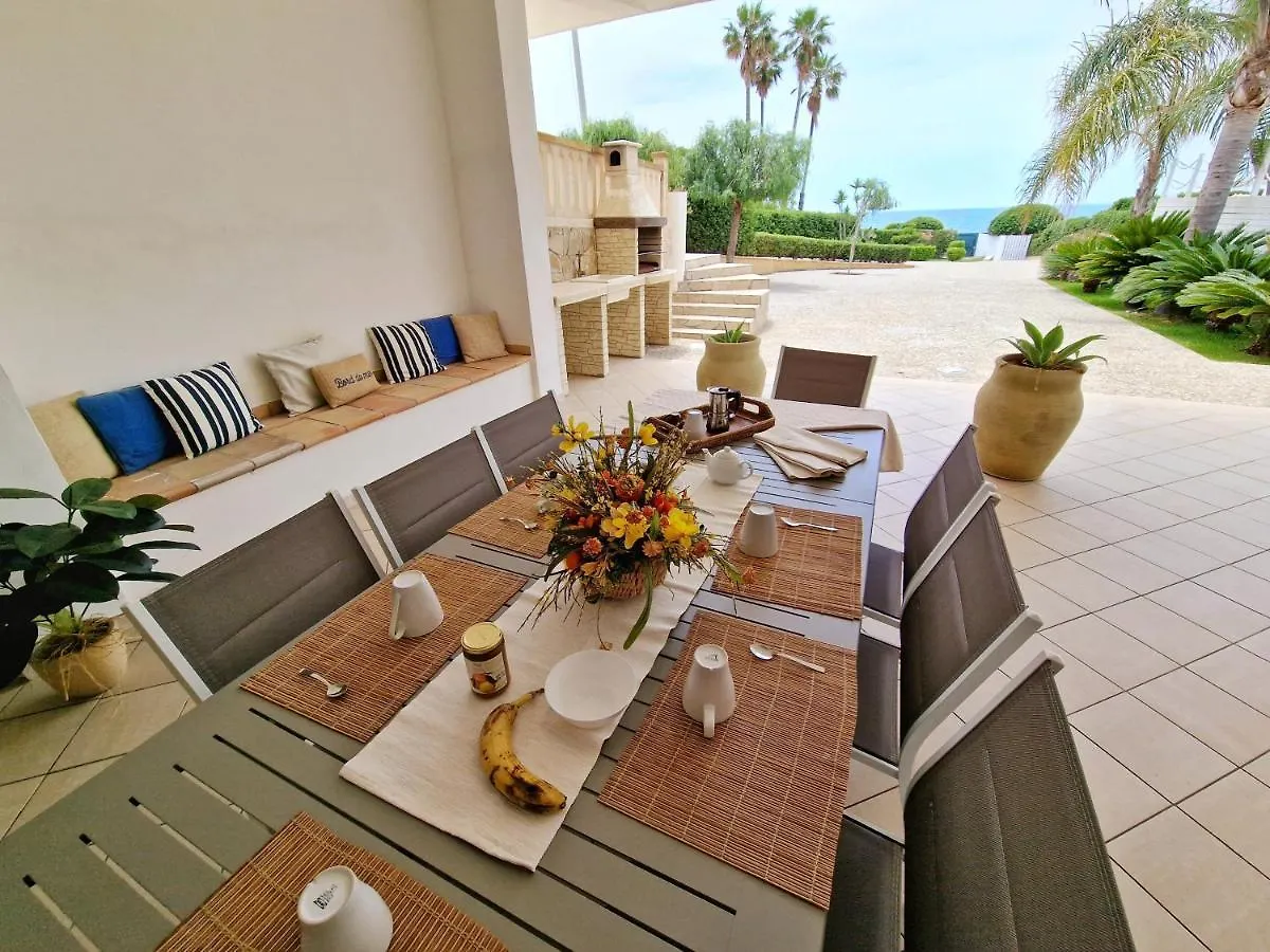 Villa Arenile: Beachfront Oasis with Private Sea Access Fontane Bianche
